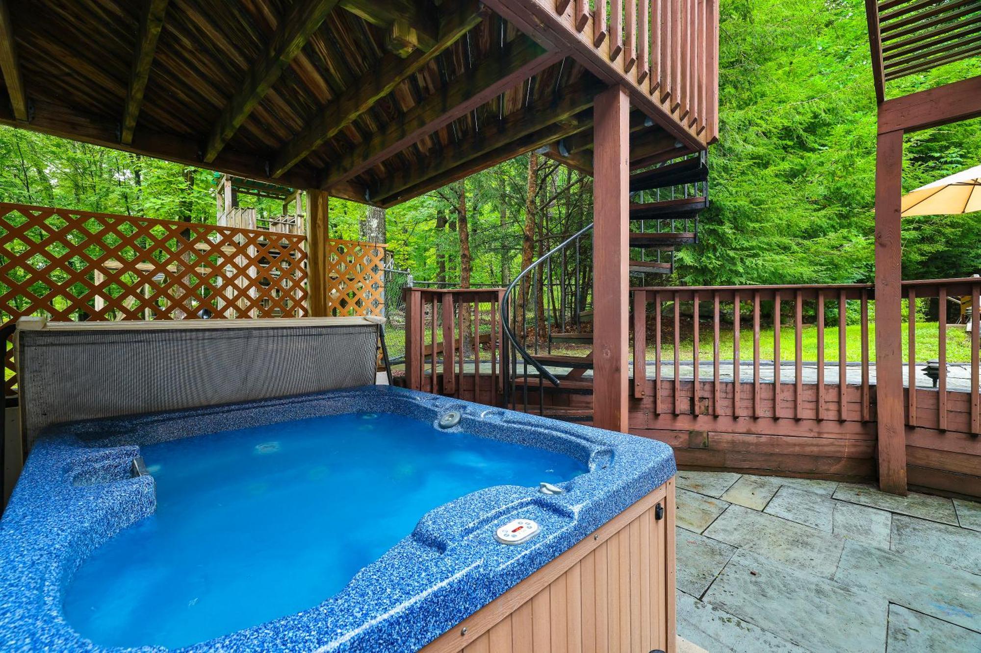 - Shawnee - Hot Tub - Fire Pit * East Stroudsburg